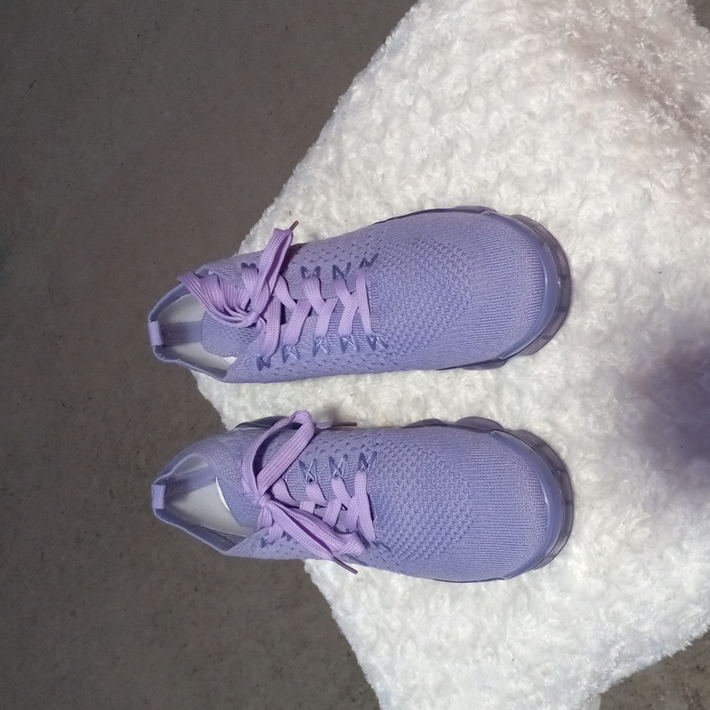 Woman shoe size 11